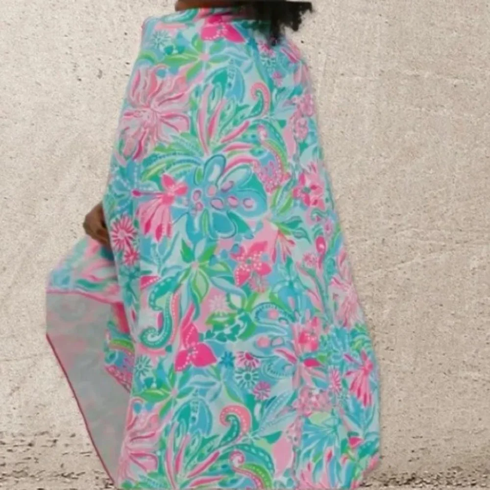 LILLY PULITZER LOUNGE TOWEL - NWT
